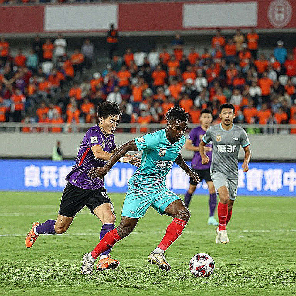 Lens 2-2 Le Mans: Bóng bổng, ghế dự bị và khoảng trống dữ liệu của một hiệp hai