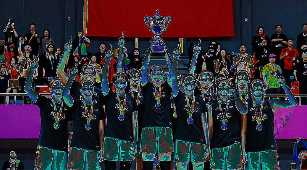 Nhịp trống V-League: Khi ba trung vệ trở thành tấm khiên cho ghế huấn luyện